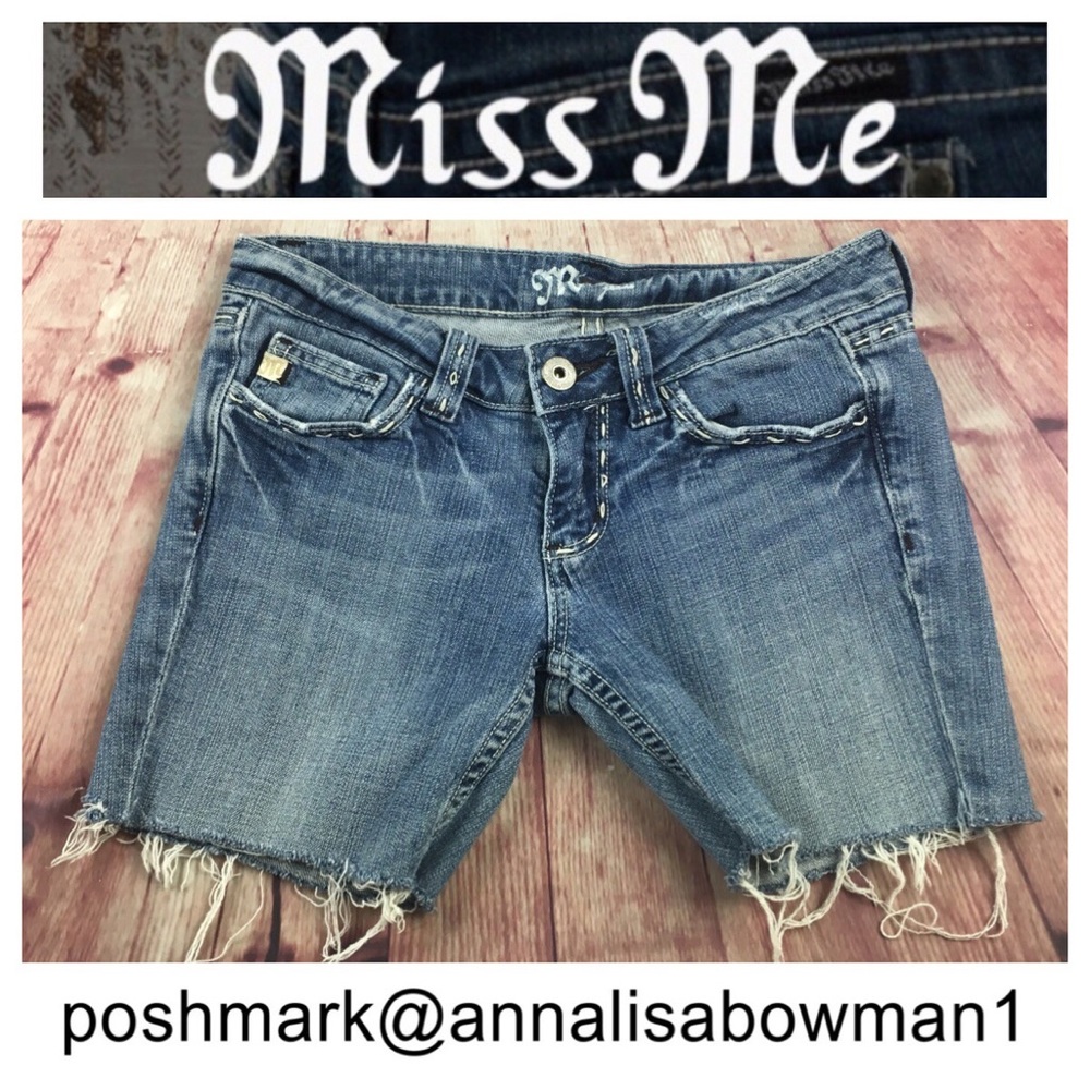 💙Miss Me denim cutoffs size 28